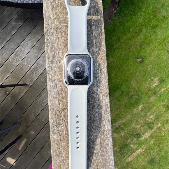 Apple - Tomo Apple Watch Series 5 GPS, 44mm Silver Aluminum Case with